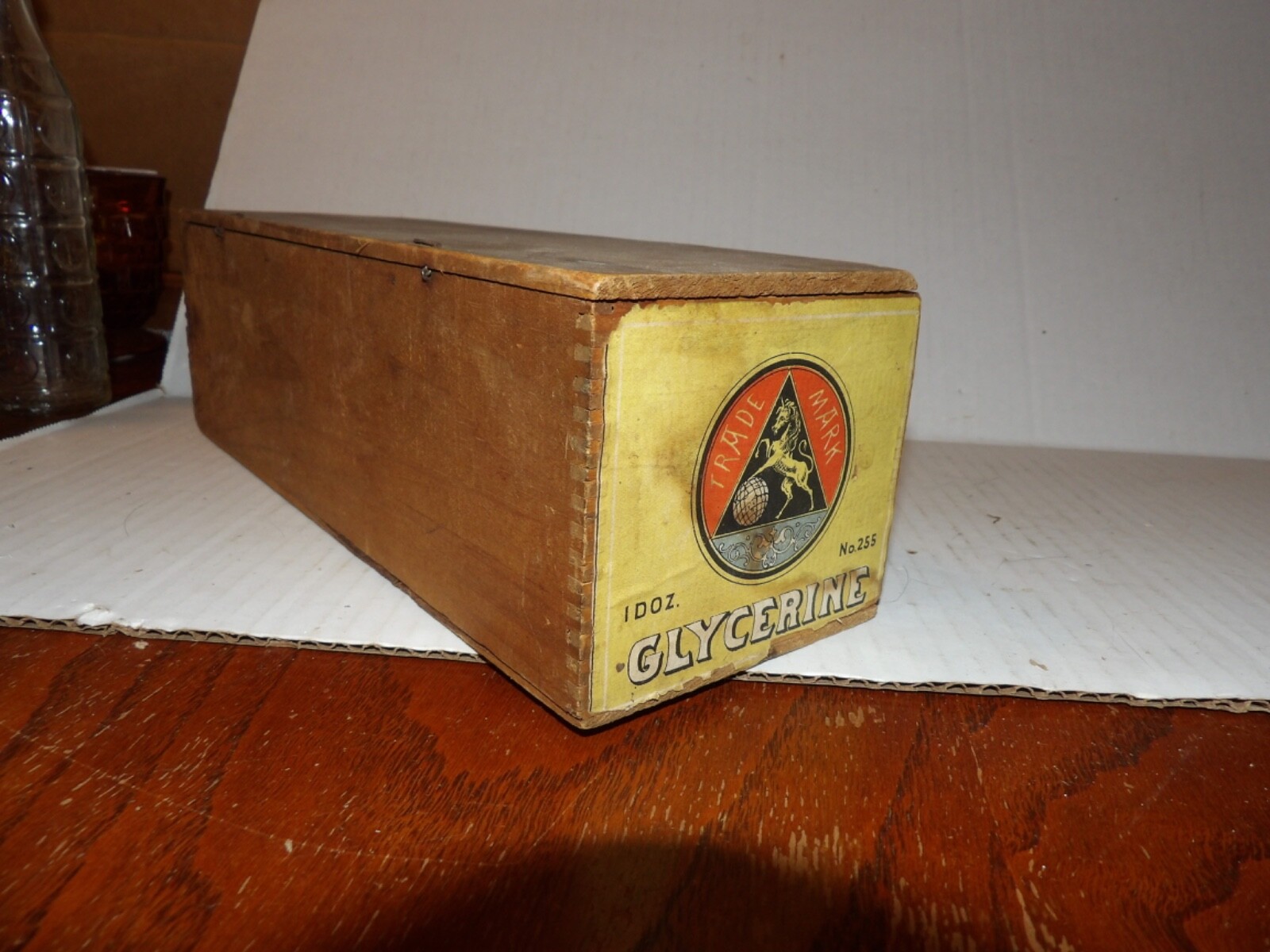 RARE Antique Royal London Toilet Soap Co. Box Great Graphics