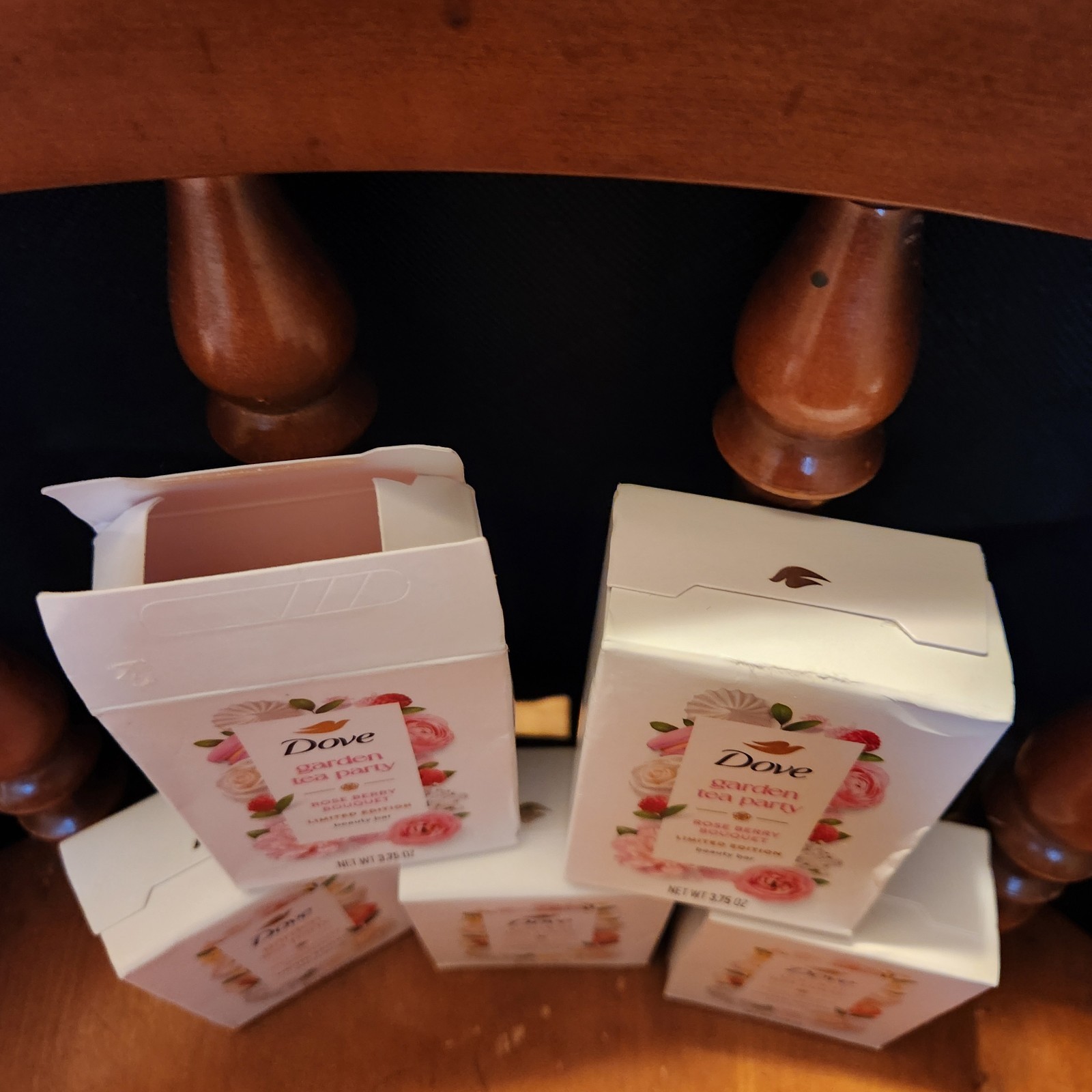 Limited Edition Dove Beauty Bar 3 Honeysuckle/Gardenia And 2 Rose Berry Bouquet