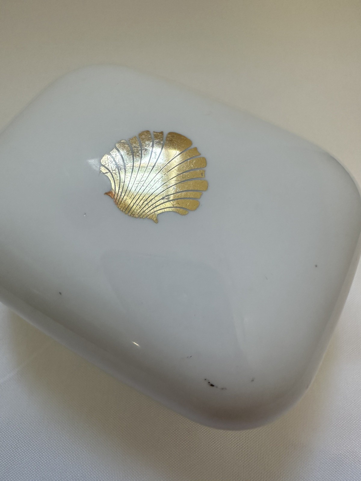 VTG Estee Lauder White Linen Fragrance Soap 4 oz w/ Plastic Soap Dish Shell Logo