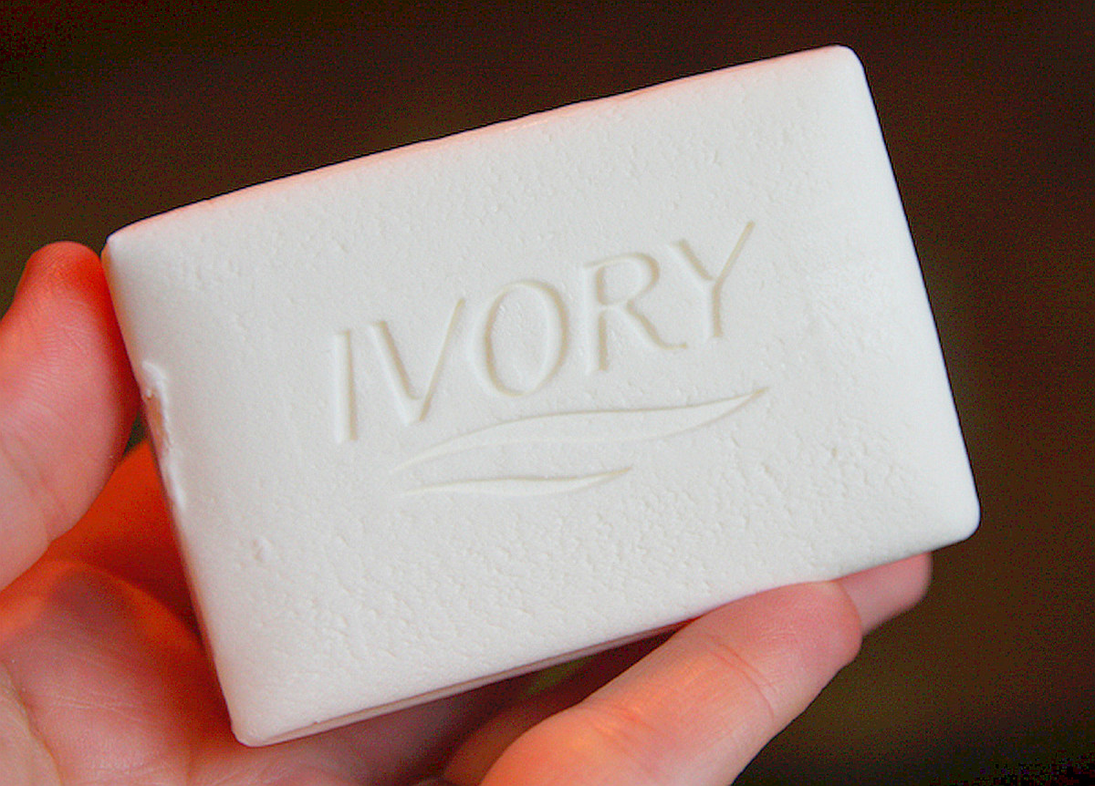 Classic ORIGINAL IVORY White Bar Soap 4 oz X 4 BARS 99.44% Pure Clean Simple