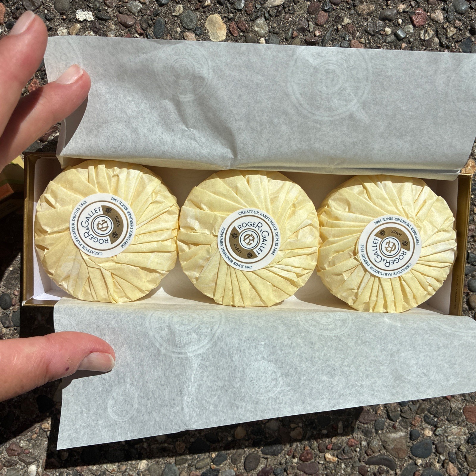 Roger & Gallet Paris Almond Blossom Perfumed Soaps Box 3 – 3.5oz New
