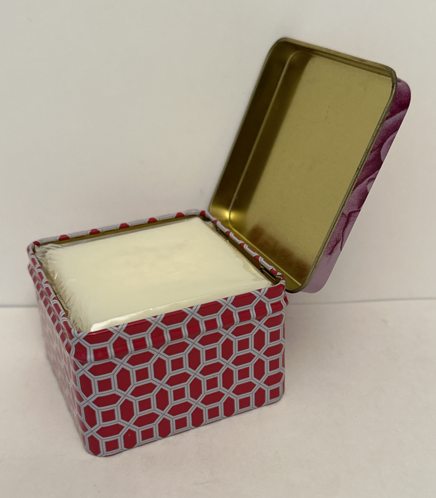 MUSE 5 Oz Wild Lavender Scented Soap Metal Keepsake Tin, Triple Milled~Veg Based
