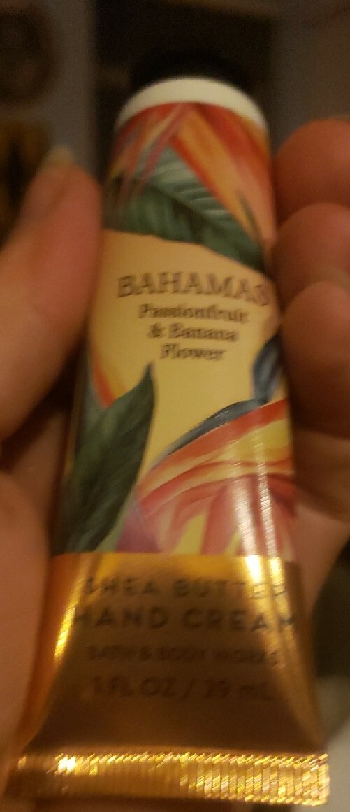 Bath & Body Works BAHAMAS PASSIONFRUIT BANANA FLOWER Hand Cream 1oz.