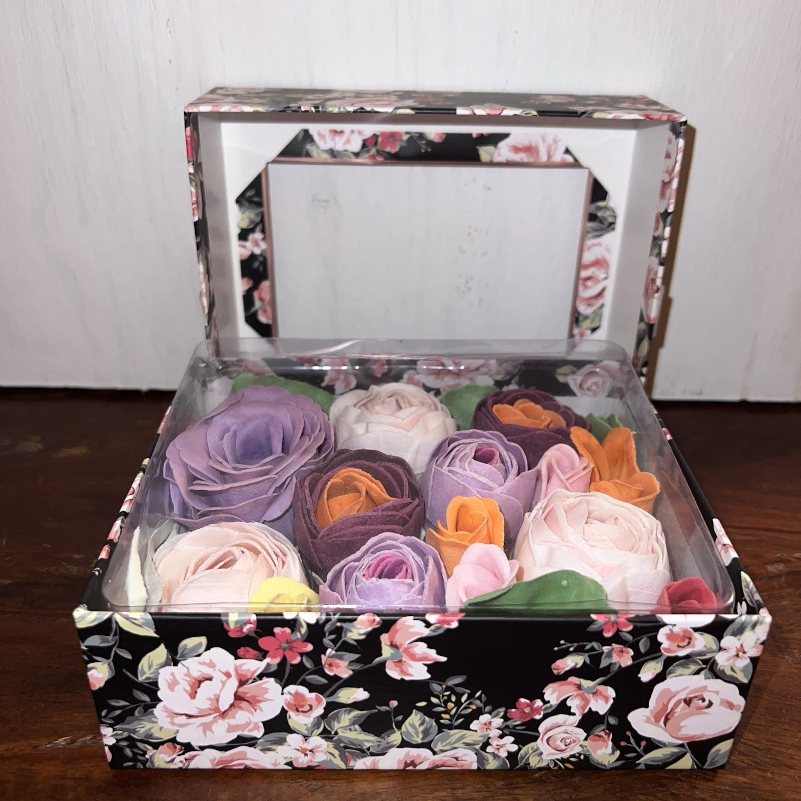 Scented Soap Petals Brilliant Rose Ellen Tracy New Open Box 15 Pcs Fragrant