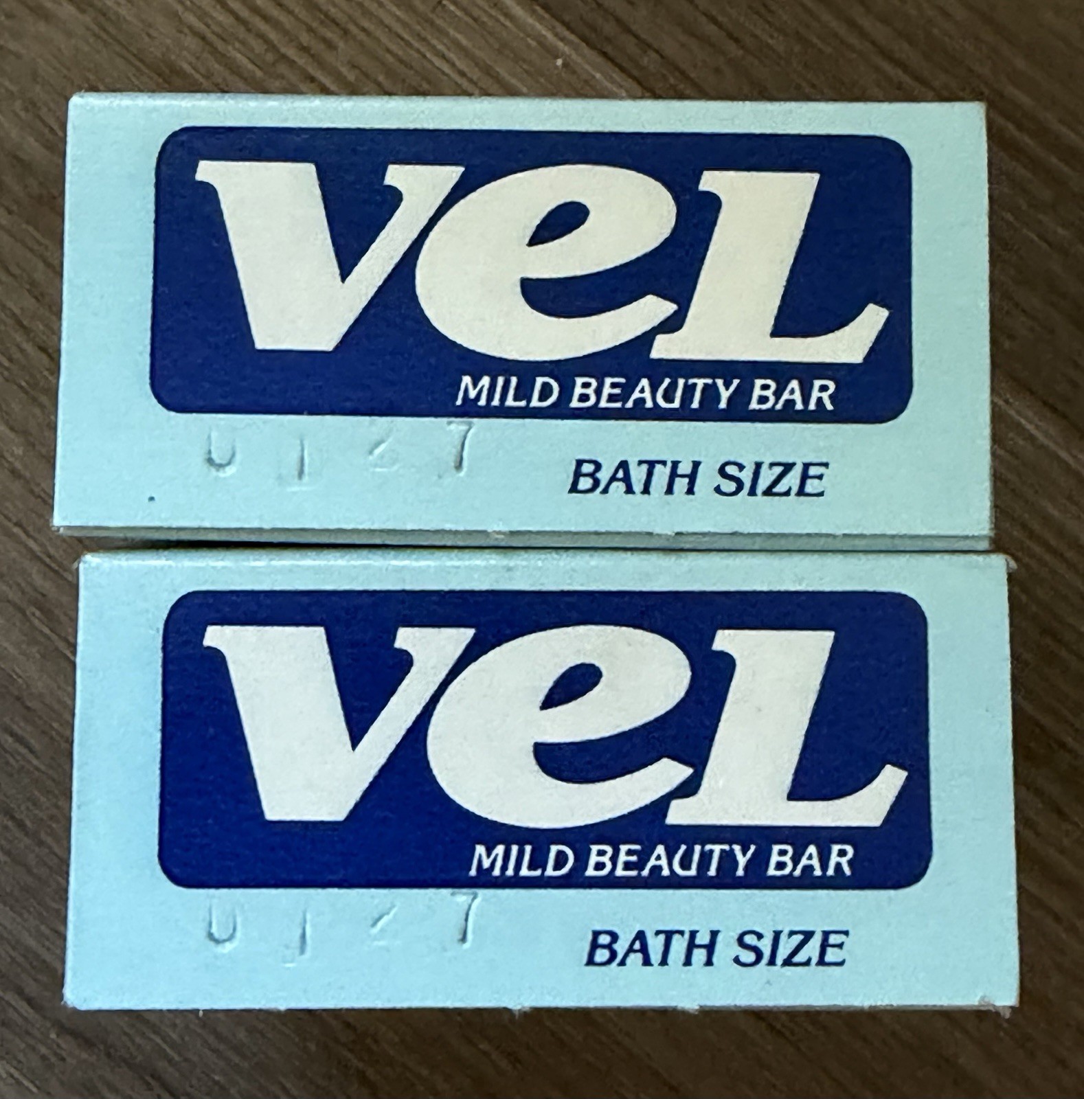 (2) Vintage VEL Mild Beauty Bar Soap Old Stock 4.5 Oz New