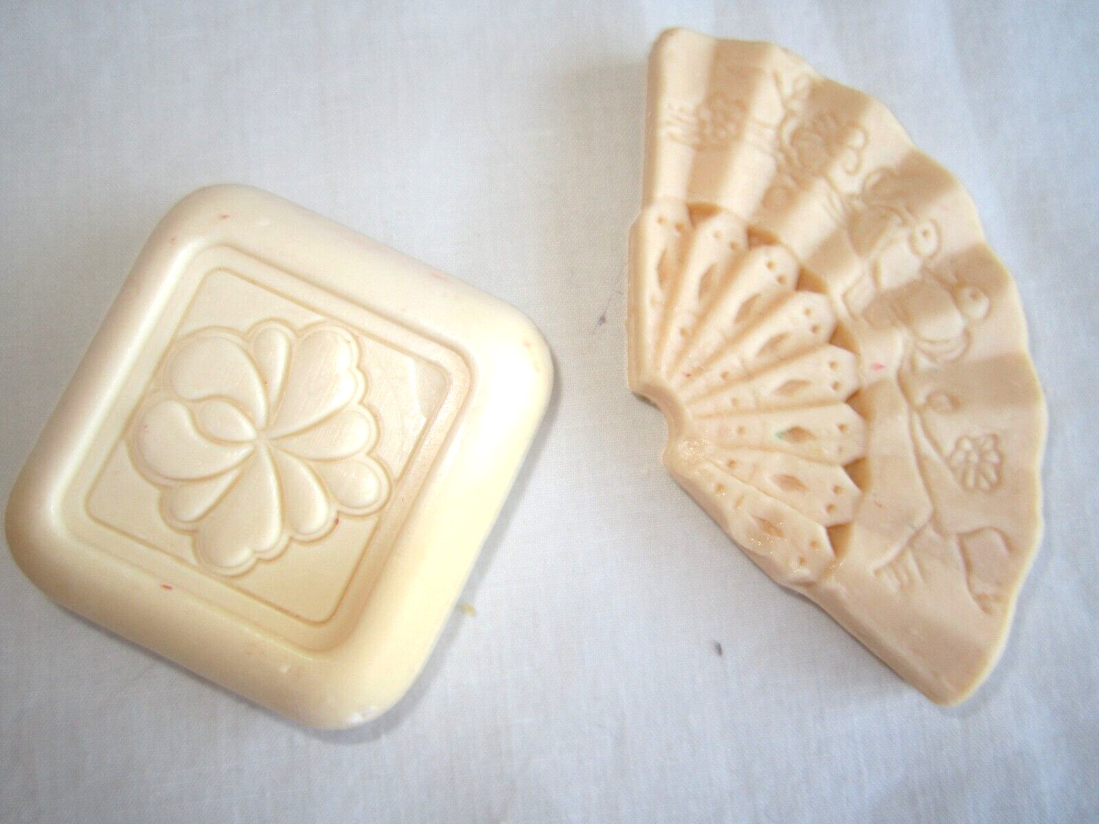 Vintage perfumed guest soaps multi colors set of 19 Swans Shells Floral Roses