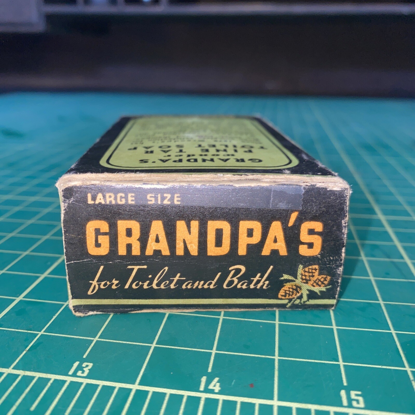 Antique Grandpa’s Wonder Pine Tar Toilet Soap New Cincinnati Ohio General Store