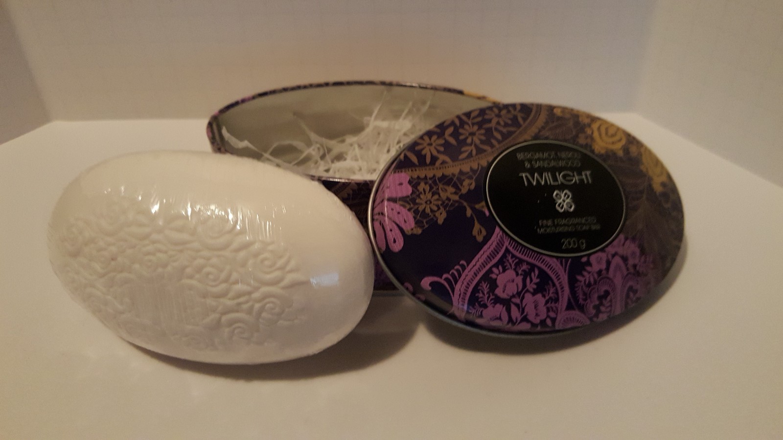 Two Oceans Twilight Lasting Oval Fragranced Moisturizing Soap 7 oz.in Tin NEW