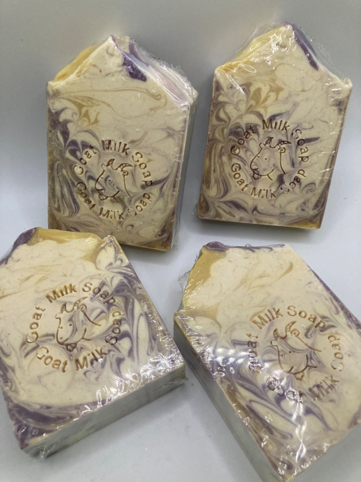 Homemade Raw Goat Milk Scented Lavender & Lemon – Lot 1 bar 5.0 oz ea.
