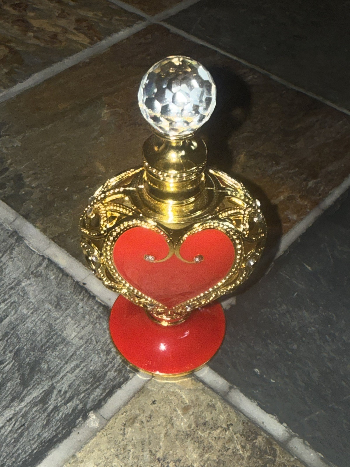 12ml Vintage Love Heart Empty Metal Perfume Bottle Refillable Aromatherapy oils