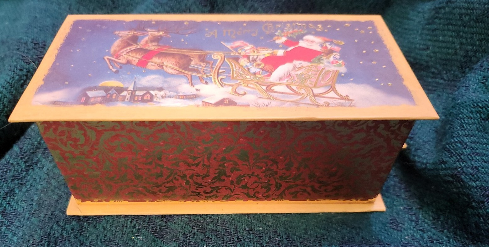 PUNCH STUDIO CHRISTMAS 4 OZ APPLE CINNAMON SOAP in KEEPSAKE MUSIC BOX