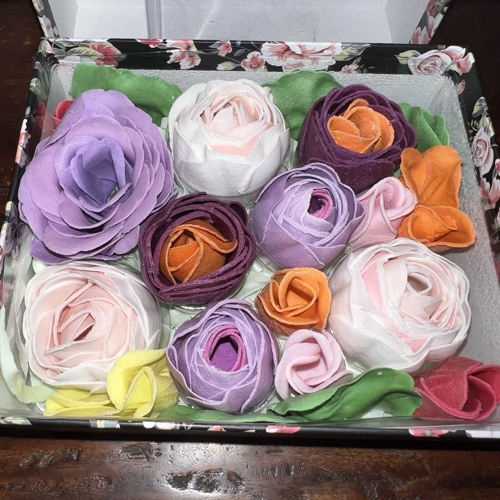 Scented Soap Petals Brilliant Rose Ellen Tracy New Open Box 15 Pcs Fragrant