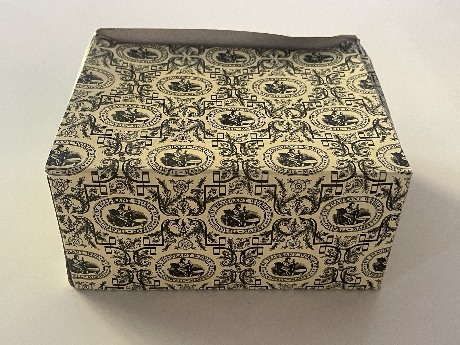 Caswell Massey hotel amenities Travel Gift Set Vintage 3 Soaps Sewing Shoe Kit