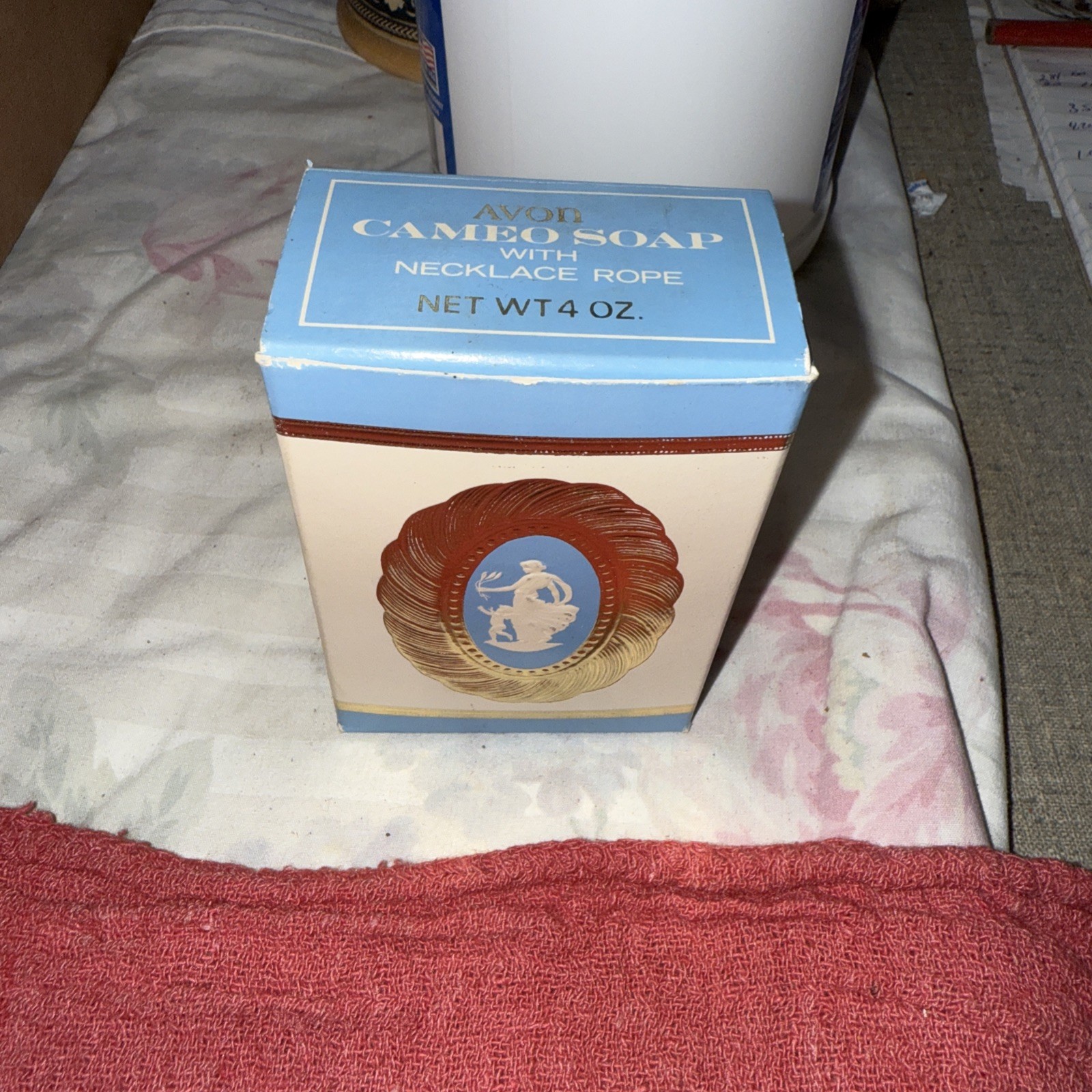 Avon Cameo Soap With Necklace Rope Nib, Vintage, 1969 Best Guess.