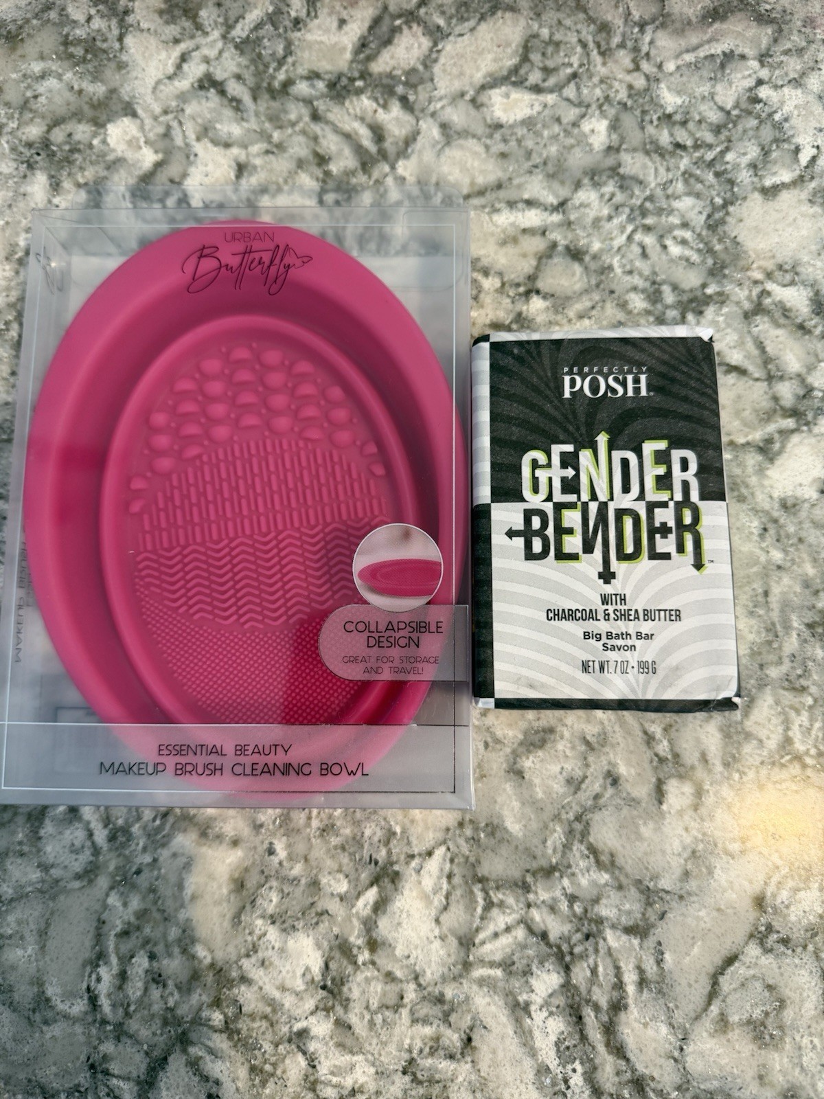Perfectly Posh- Gender Bender Big Bath Bar – Makeup Brush Cleaning Kit – Pink
