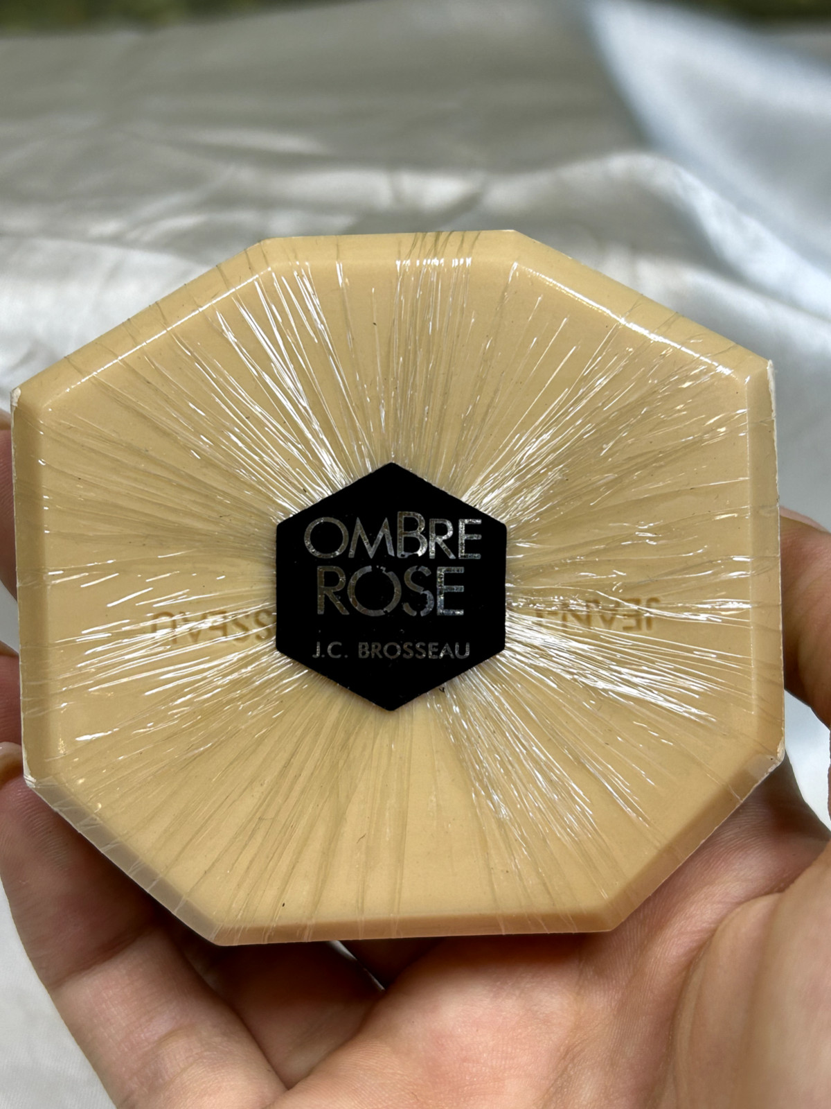JEAN CHARLES BROSSEAU OMBRE ROSE 100G PERFUMED SOAP (NEW WITH BOX)