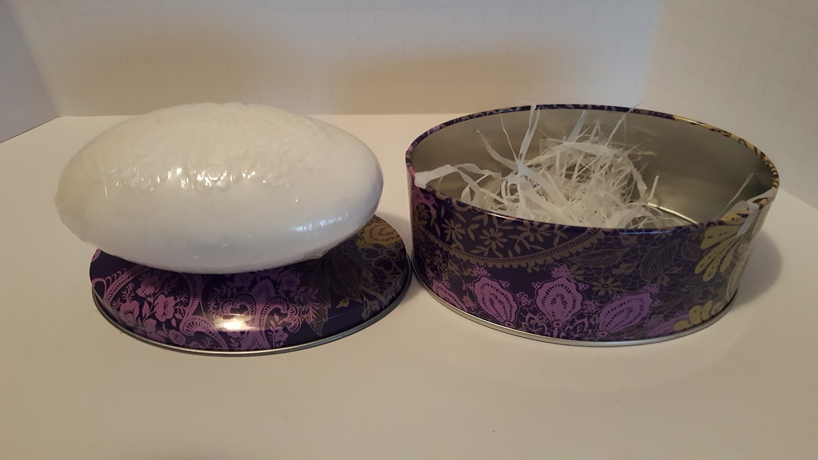 Two Oceans Twilight Lasting Oval Fragranced Moisturizing Soap 7 oz.in Tin NEW