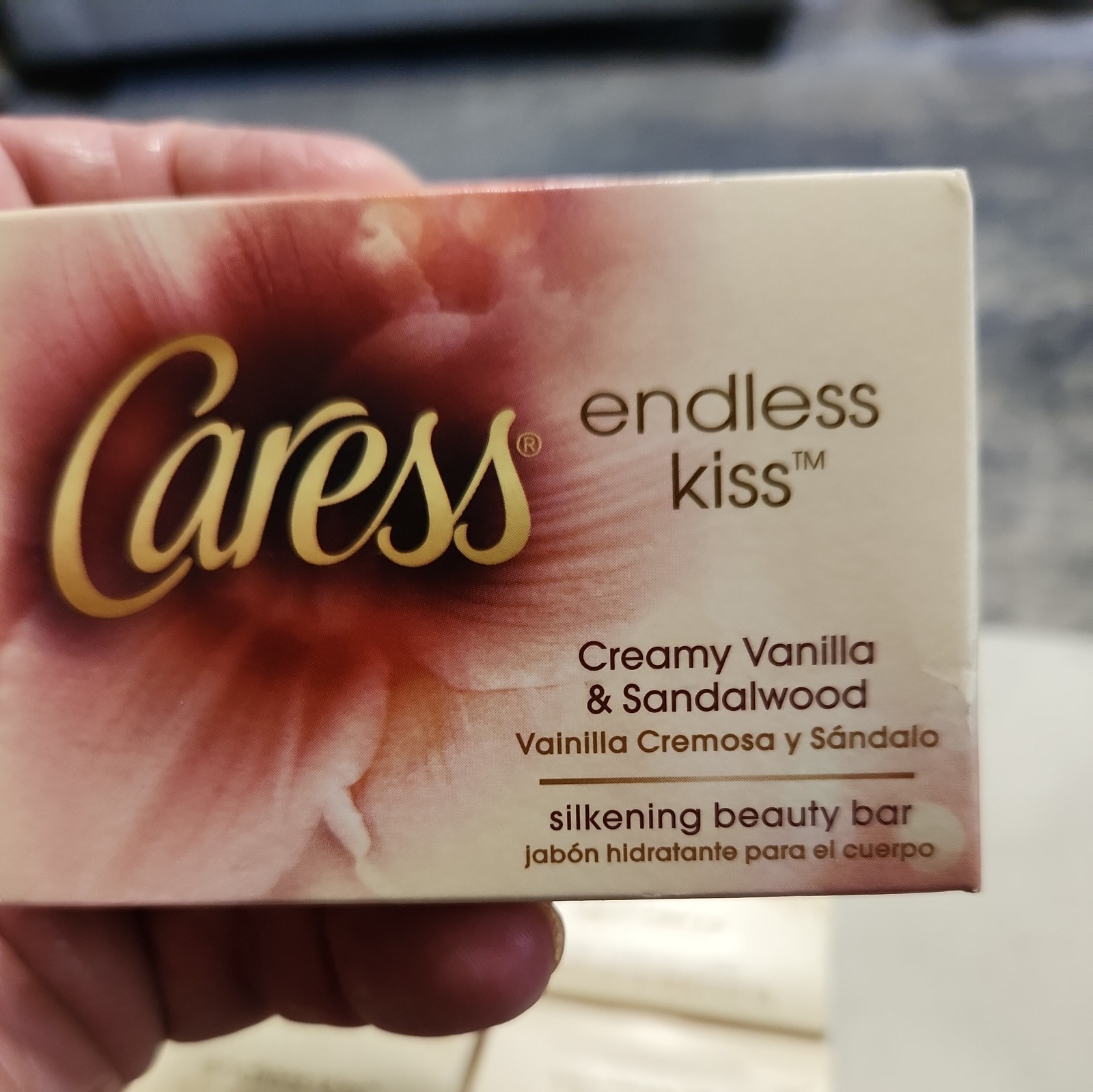 Lot of 8 Caress Beauty Bar Soap ENDLESS KISS Creamy Vanilla Sandalwood 4 Oz bars