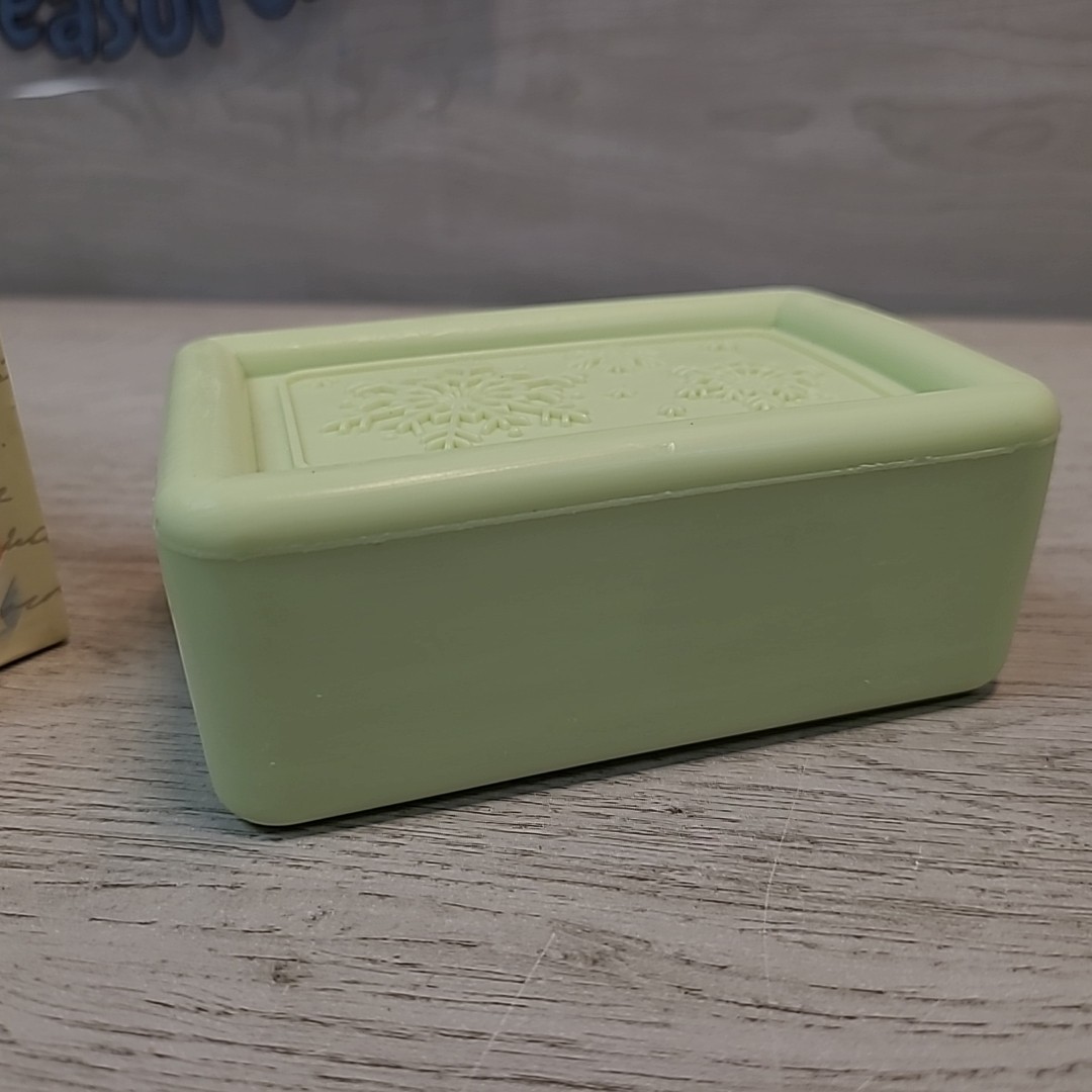 Eucalyptus & Aloe 12 oz Moisturizing Bath Bar Christmas Holiday Gift Box NEW