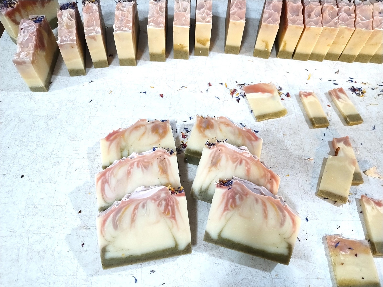 Flower Garden Handmade Natural Soap – Lavender Geranium Floral – Palm-Free – 4oz