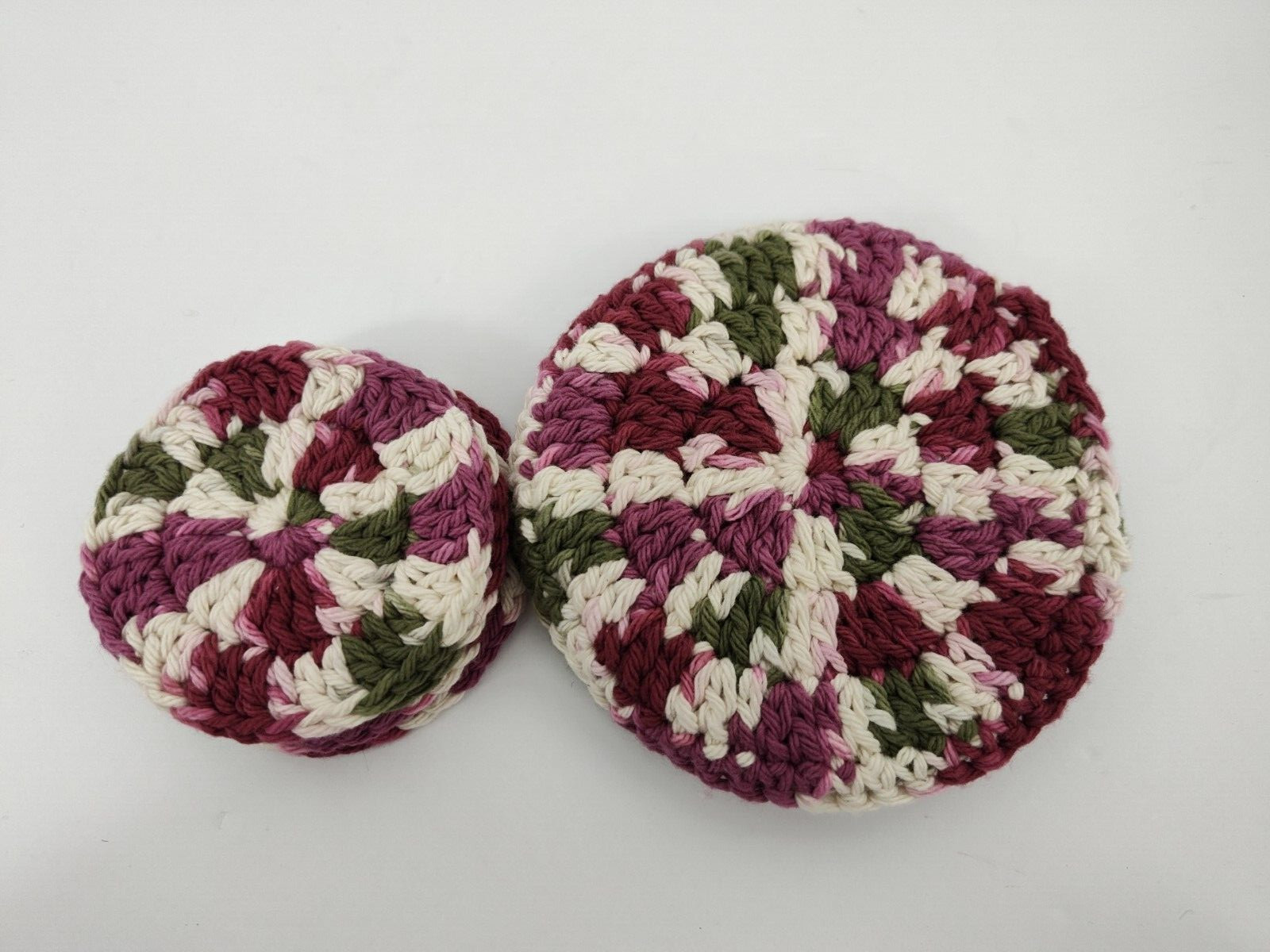 Hand Crochet Set Soap Saver and 4 Facial Scrubbies Cotton Pink Green Round