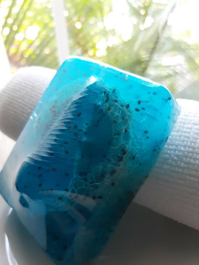Chia Organic soap to restore the skin’s moisture barrier.
