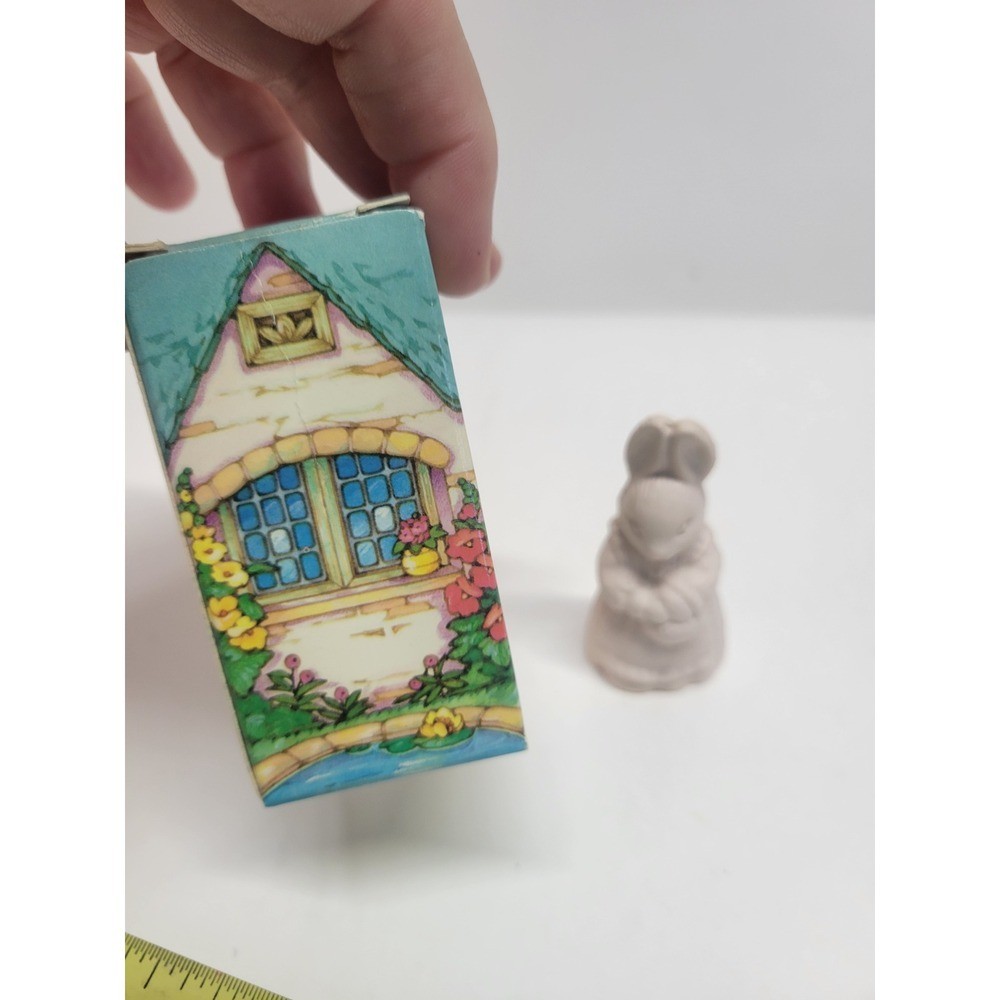 Avon Cottage Friends Soap Bunny NWT Easter Collectible Novelty Soap