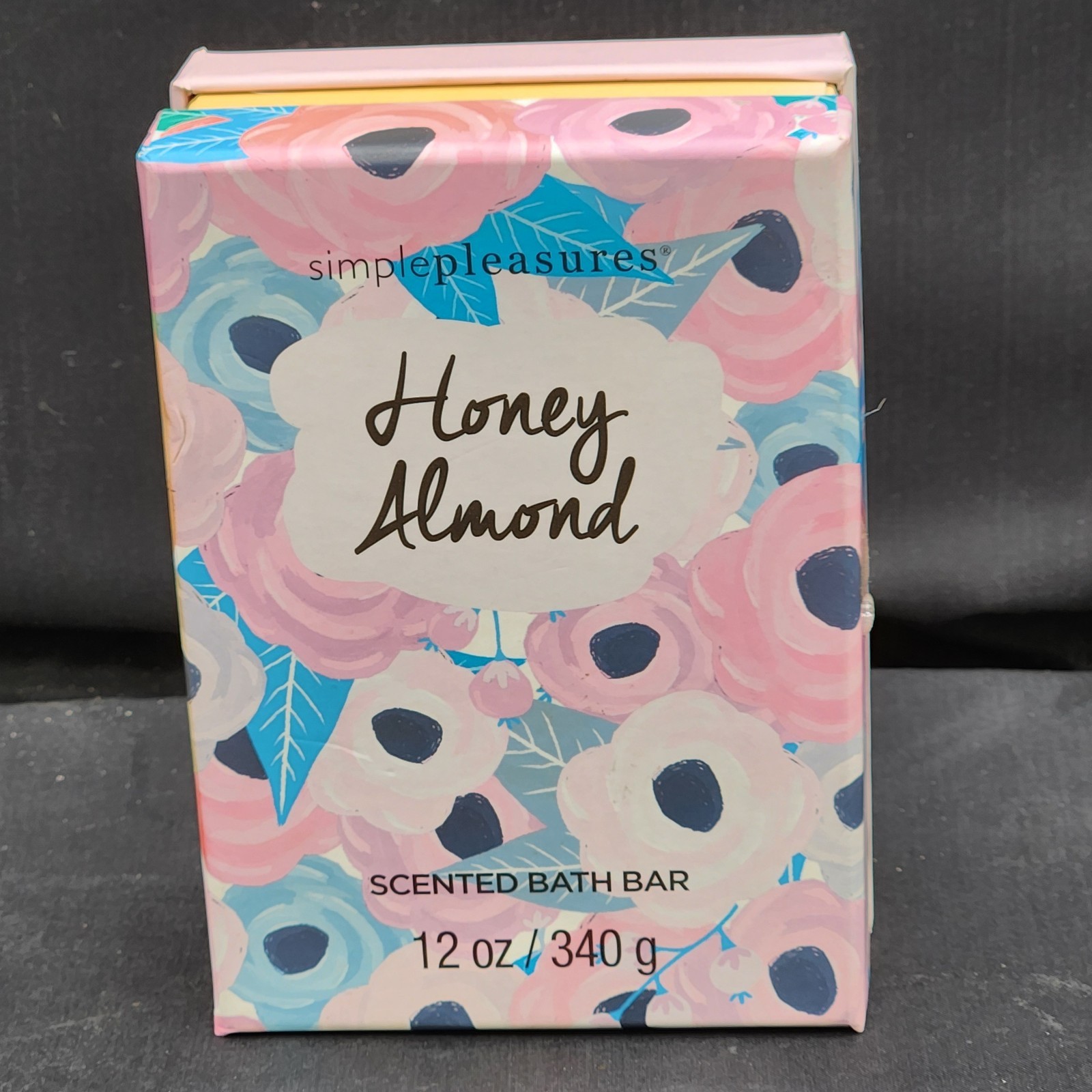 Simple Pleasures Honey Almond Scented Bath Soap 12 oz Bar Circa 2018 New