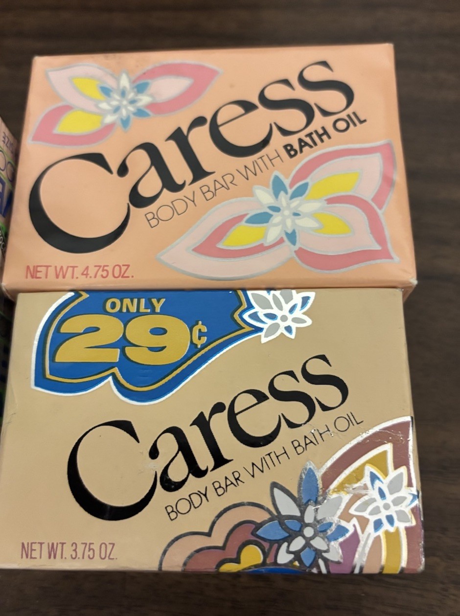 Vintage LEVER 2000 2 Bar Pack White 5oz Bath Size Caress Peach 2 Lot NOS