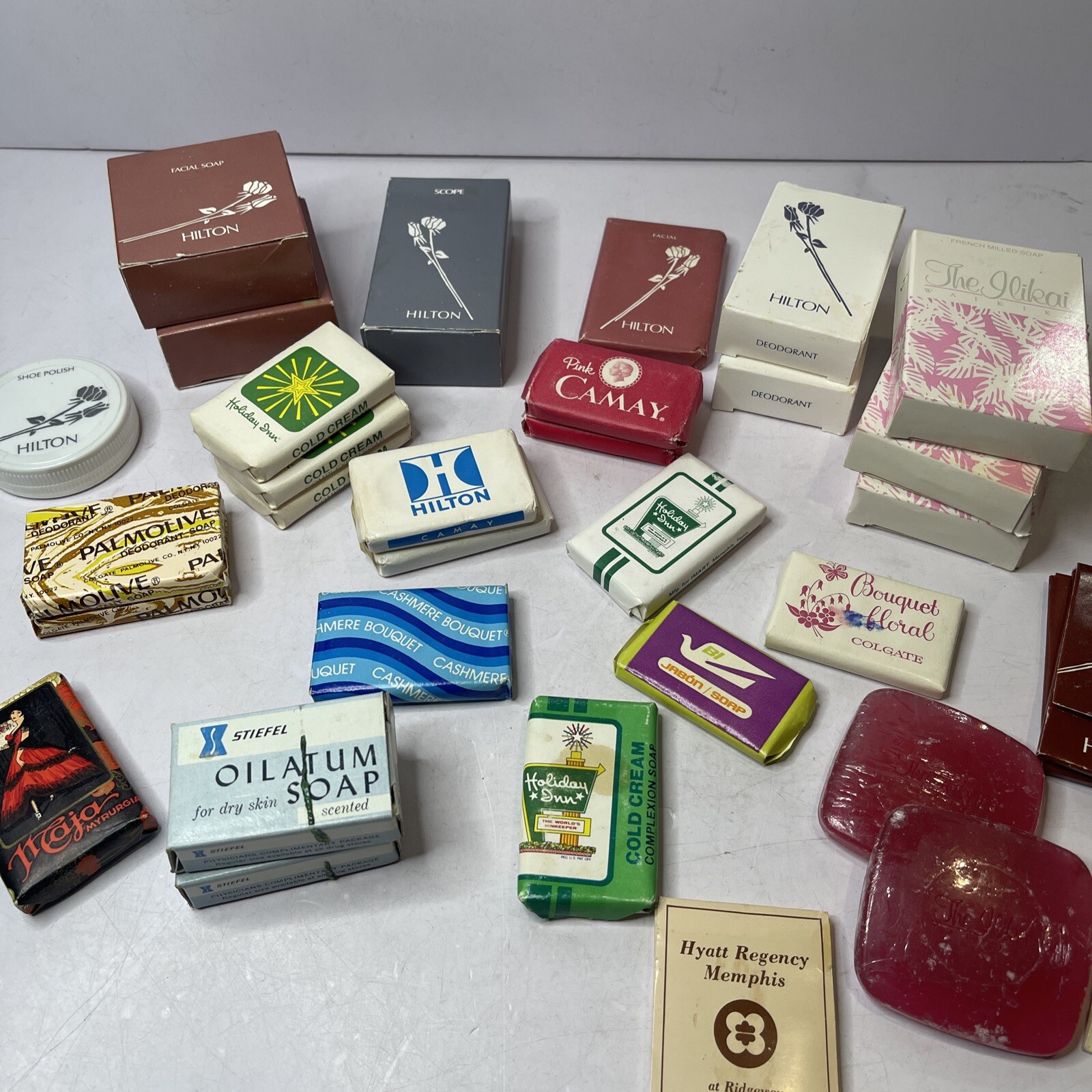Lot of 28 Miscellaneous HOTEL SOAP BARS Travel Various Types – Brands – + Extras
