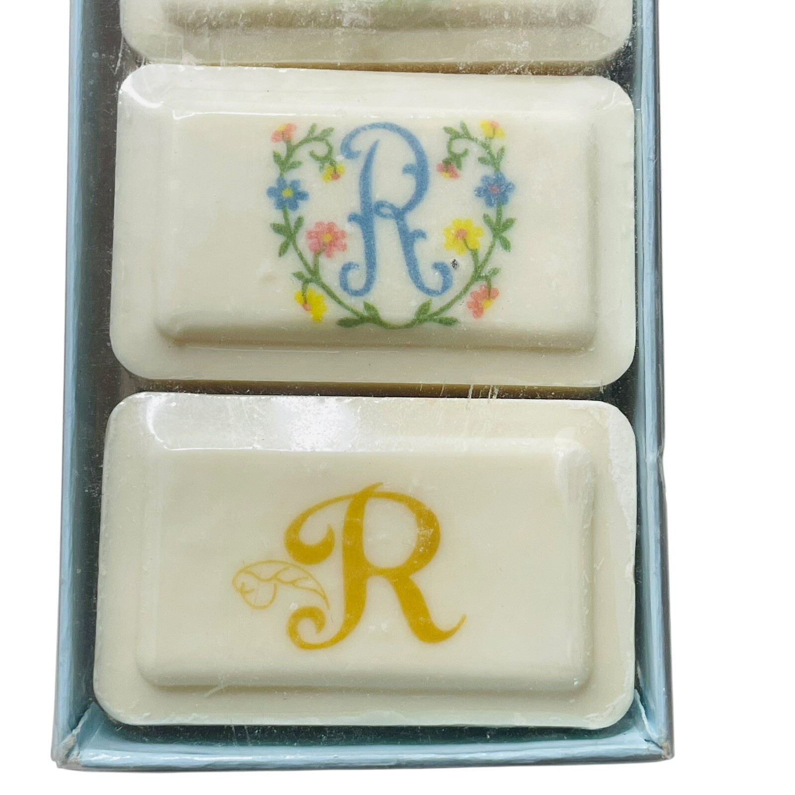Vtg Katherine Gray 4 French Milled Scented Soap Letter R Floral Design 6 Oz USA
