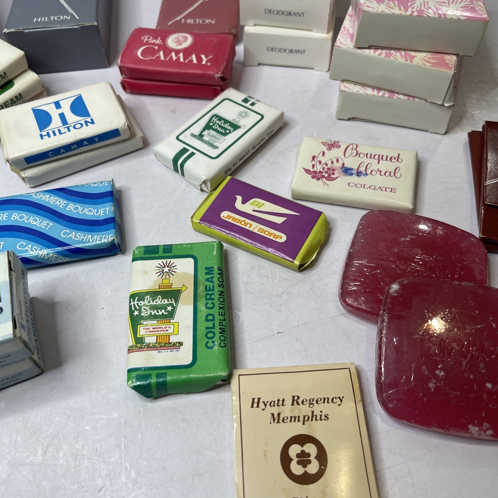 Lot of 28 Miscellaneous HOTEL SOAP BARS Travel Various Types – Brands – + Extras