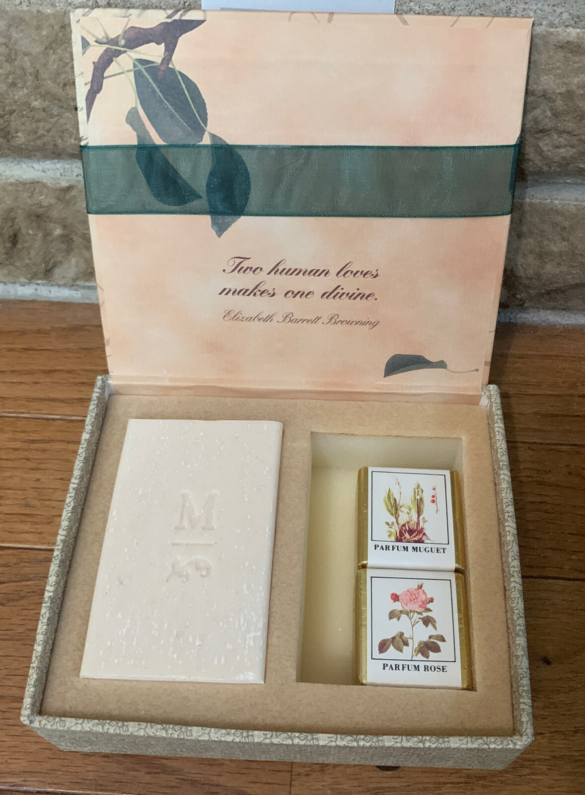 Savon De Luxe Almond Soap 6.6 Oz Bar M Gift Box French Milled And 2 Bath Cubes