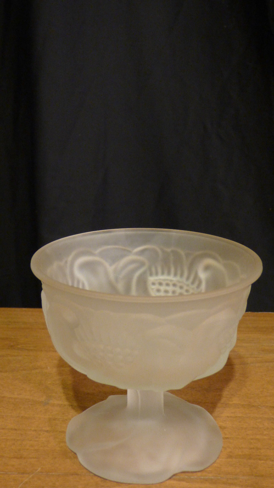 1979 Avon Flowerfrost Collection Sherbert Glass holder – Flowerfrost Strawberry