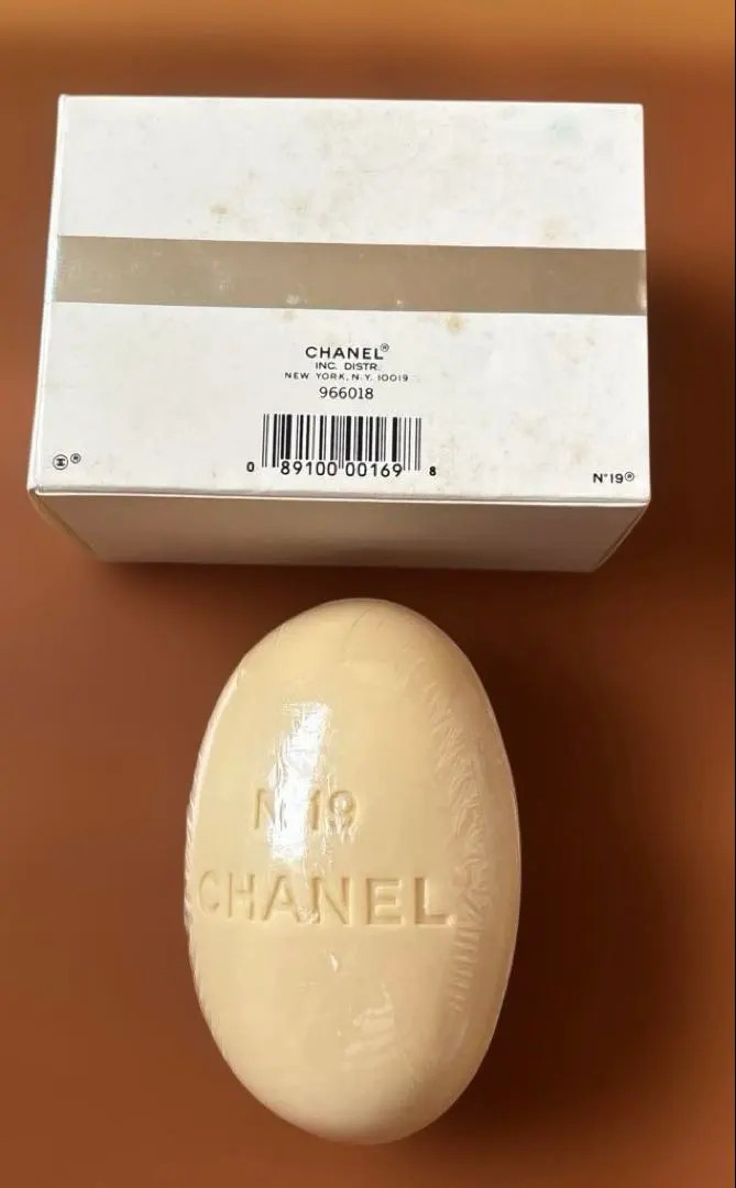 Chanel No.19 Savon Bath Body Soap 150g with Box