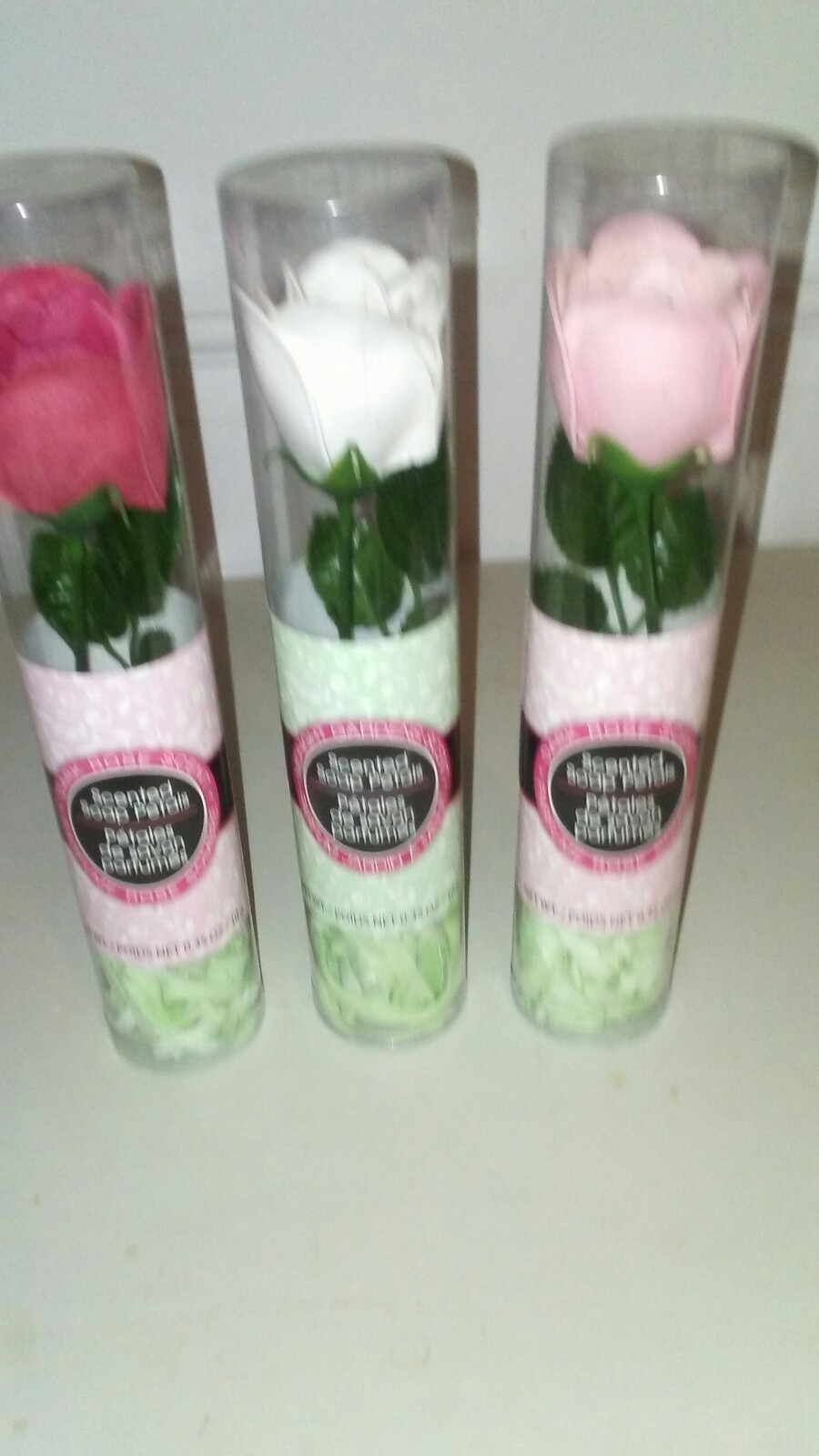 Body Rose Shaped Scented Soap Petals Colors Reds, Pinks And Whites