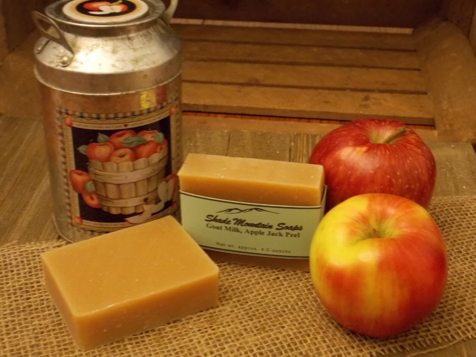 Goat Milk Soap Homemade / Handmade Moisturizing – 4 oz – Apple & Cinnamon