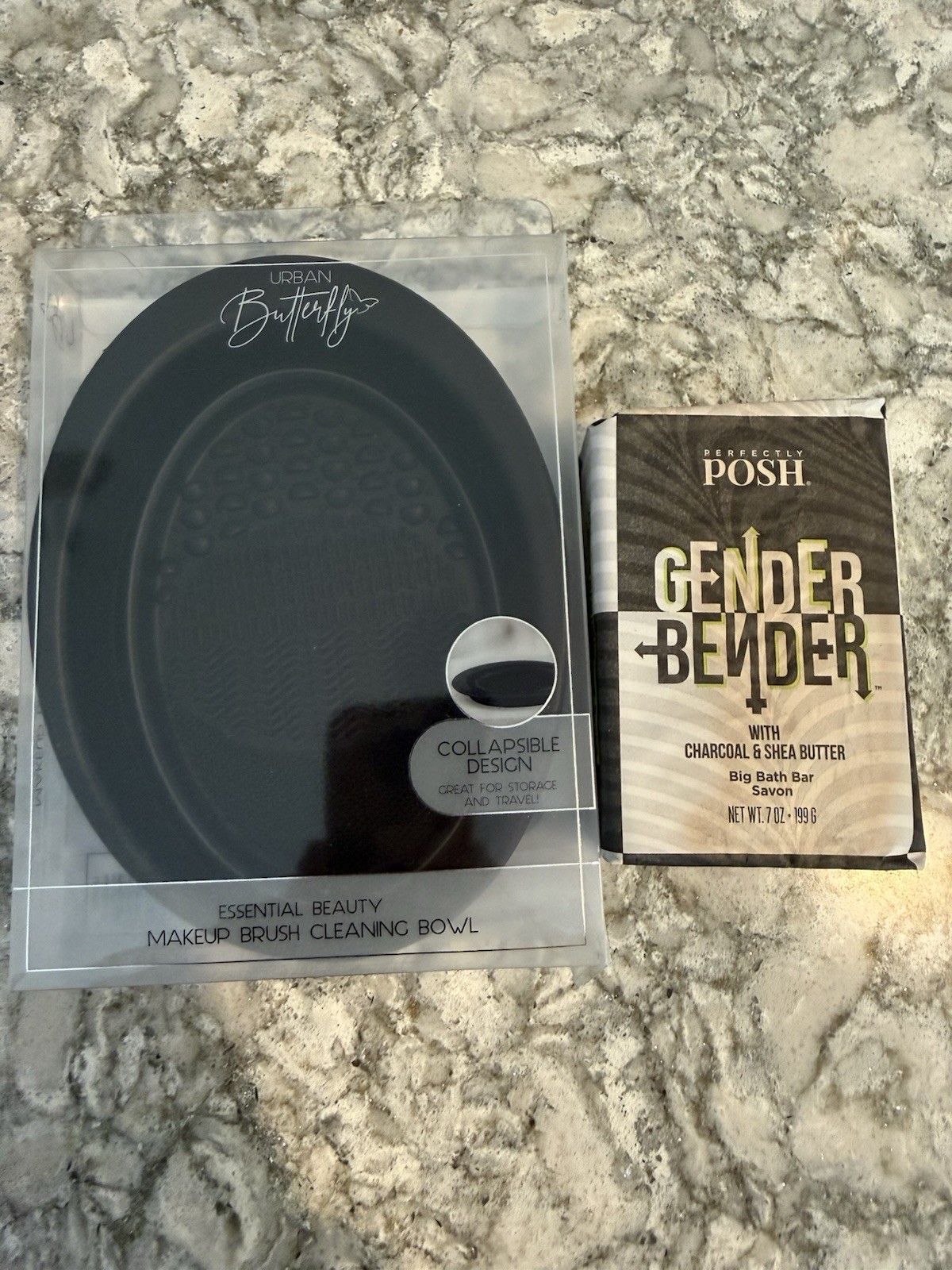 Perfectly Posh- Gender Bender Big Bath Bar – Makeup Brush Cleaning Kit – Black