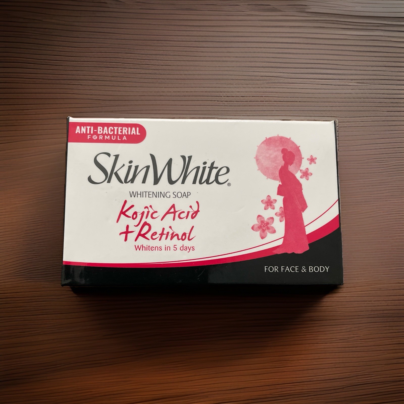 SkinWhite Kojic Acid+Retinol Whitening Soap Anti-Bacterial Formula 90g