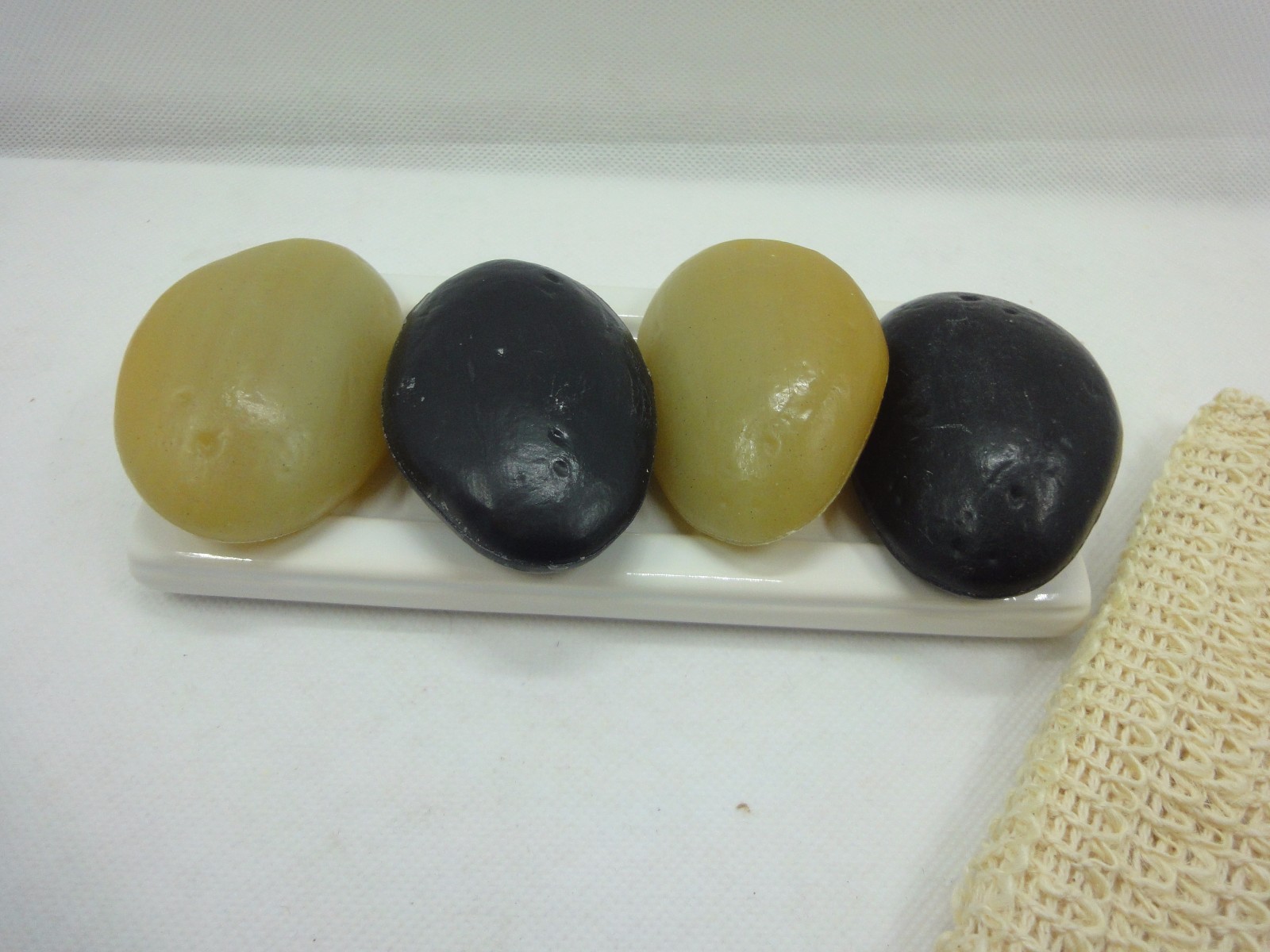 GIANNA ROSE ATELIER SPA STONE SOAP – SET OF 4 ON TRAY COMES W/ CLOTH – NEW