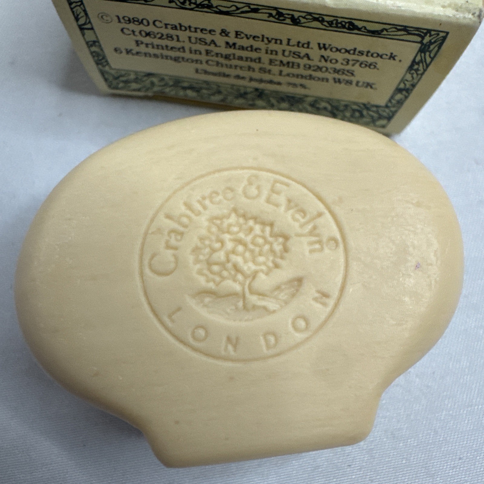 Set of 2 Crabtree Evelyn Jojoba Oil 3.5oz & 0.9oz Seashell Soap Lot Vintage NEW