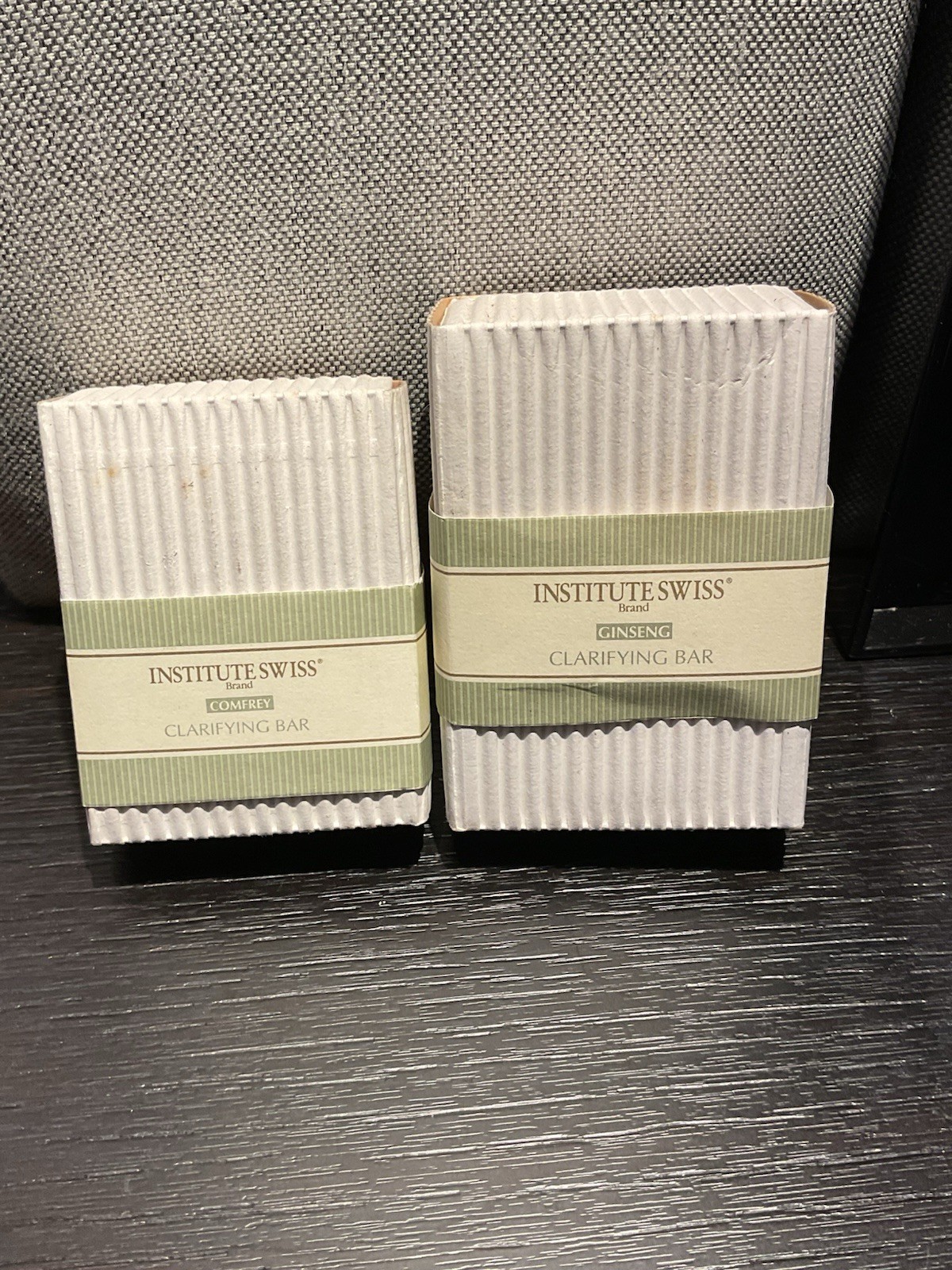 INSTITUTE SWISS Soap 1 Ginseng Clarifying Bar + 1 Comfrey Clarifying Bar New