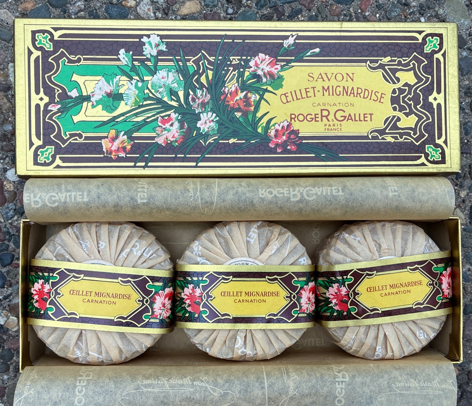 Roger & Gallet Paris Savon Ceillet Mignardise “Carnation” 3x 3.5oz Perfumed Soap