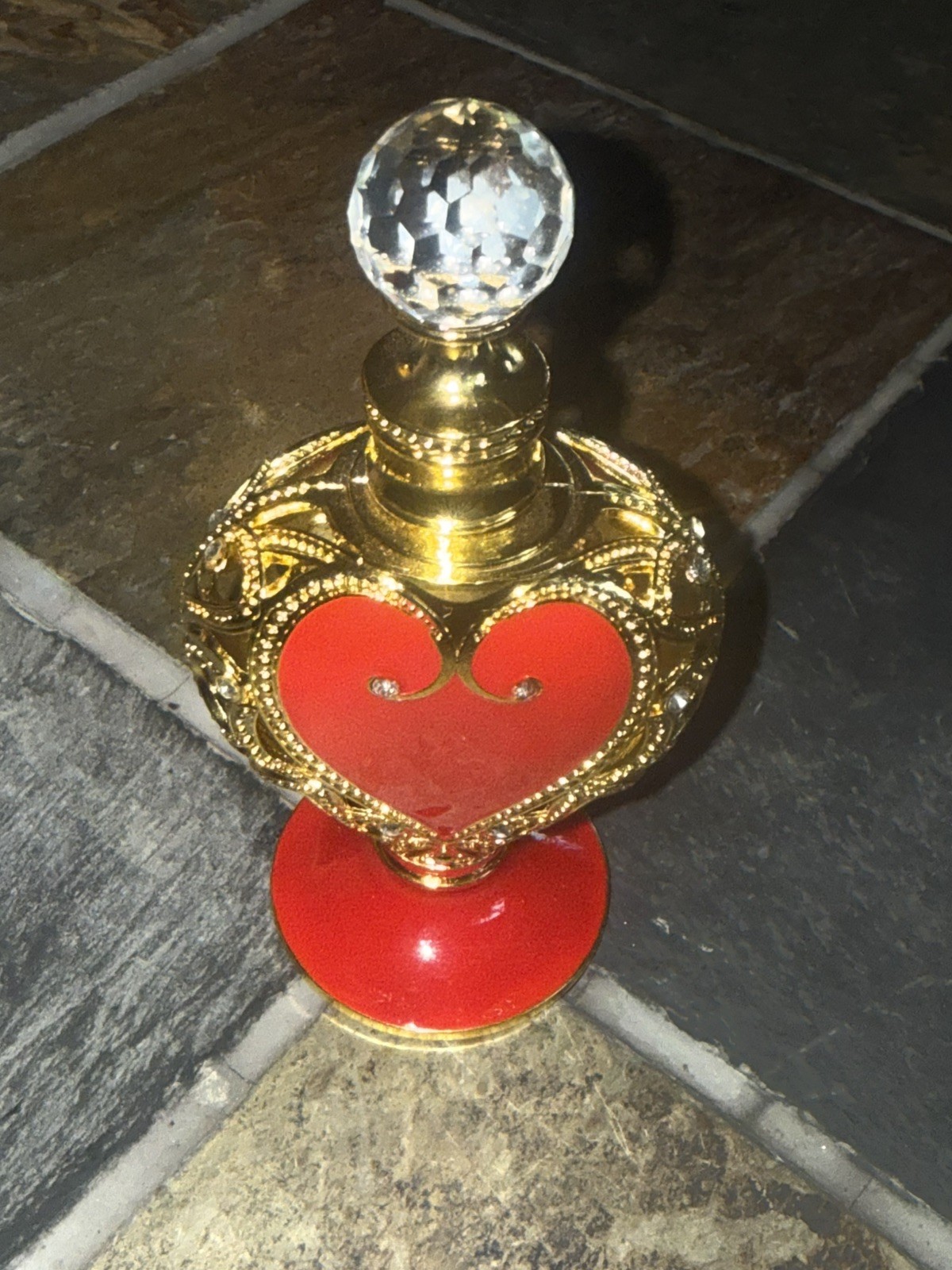 12ml Vintage Love Heart Empty Metal Perfume Bottle Refillable Aromatherapy oils