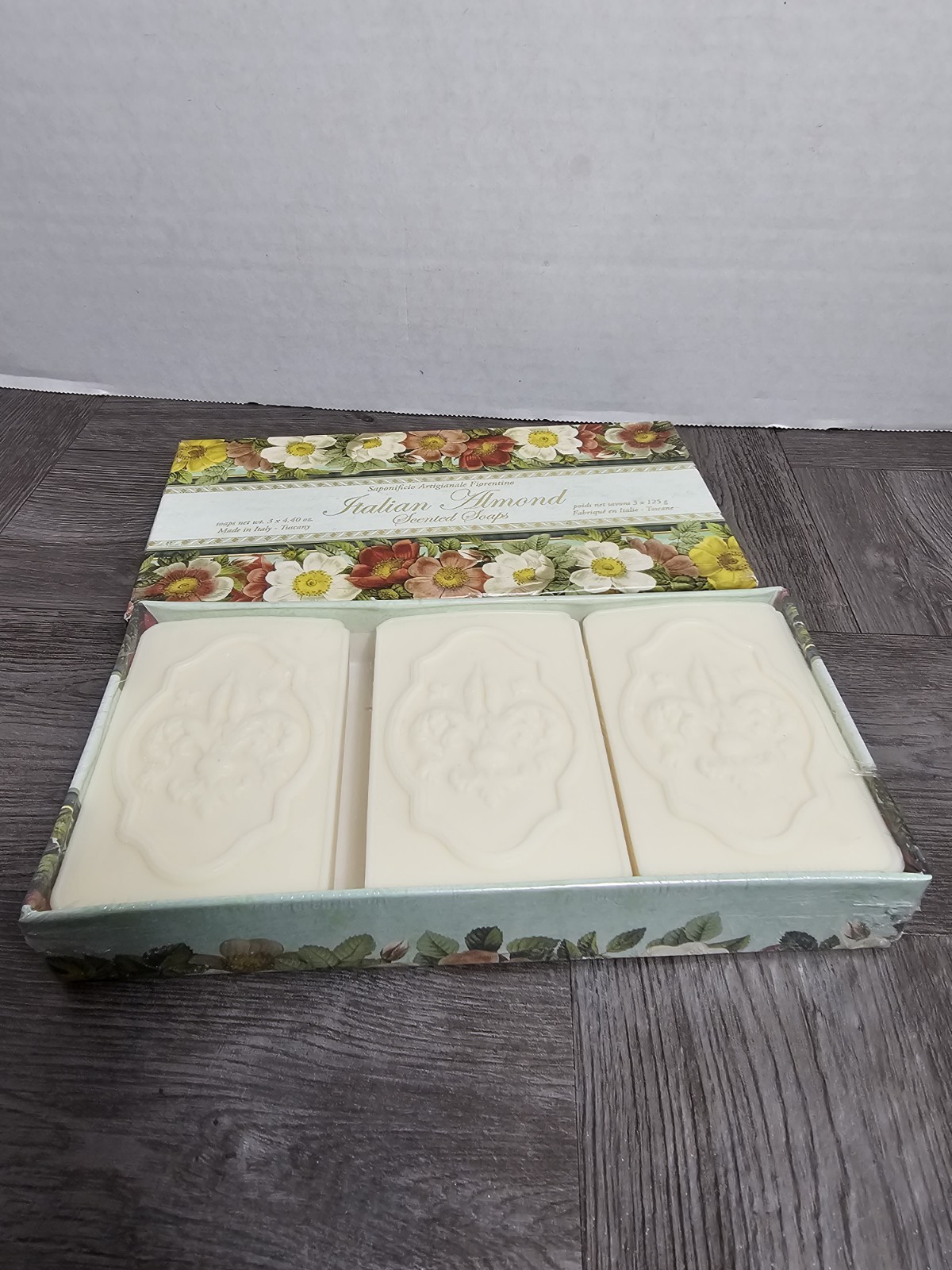 Saponificio Artigianale Scented 3 Soaps x 125g Each Italy Sealed Box Almond