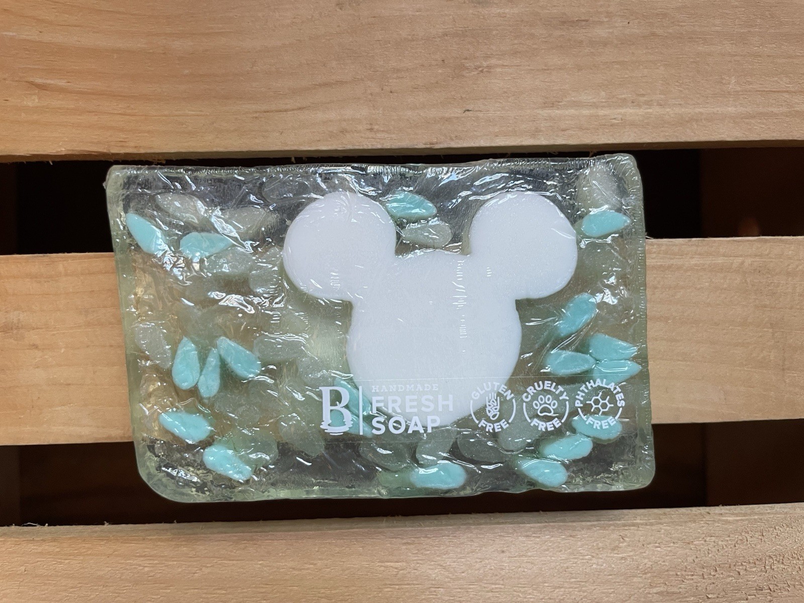 Isn’t It Great Green Clover & Aloe Basin Orlando Glycerin Soap Micky Mouse New