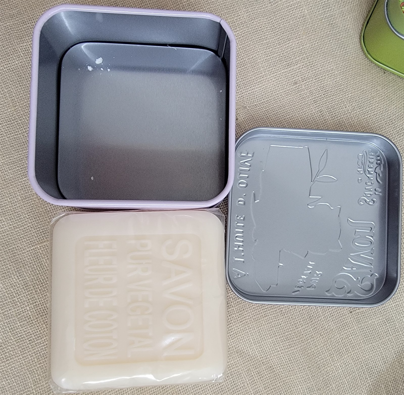 Victorian Trading La Savonnerie de Nyons Savon Cotton Soap Metal Tin 34C