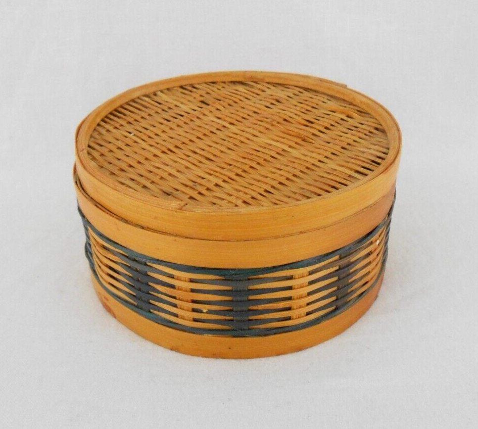 Lillian Vernon Lilac Vintage Luxury 3.5 oz Soap Bar in Wicker Basket New