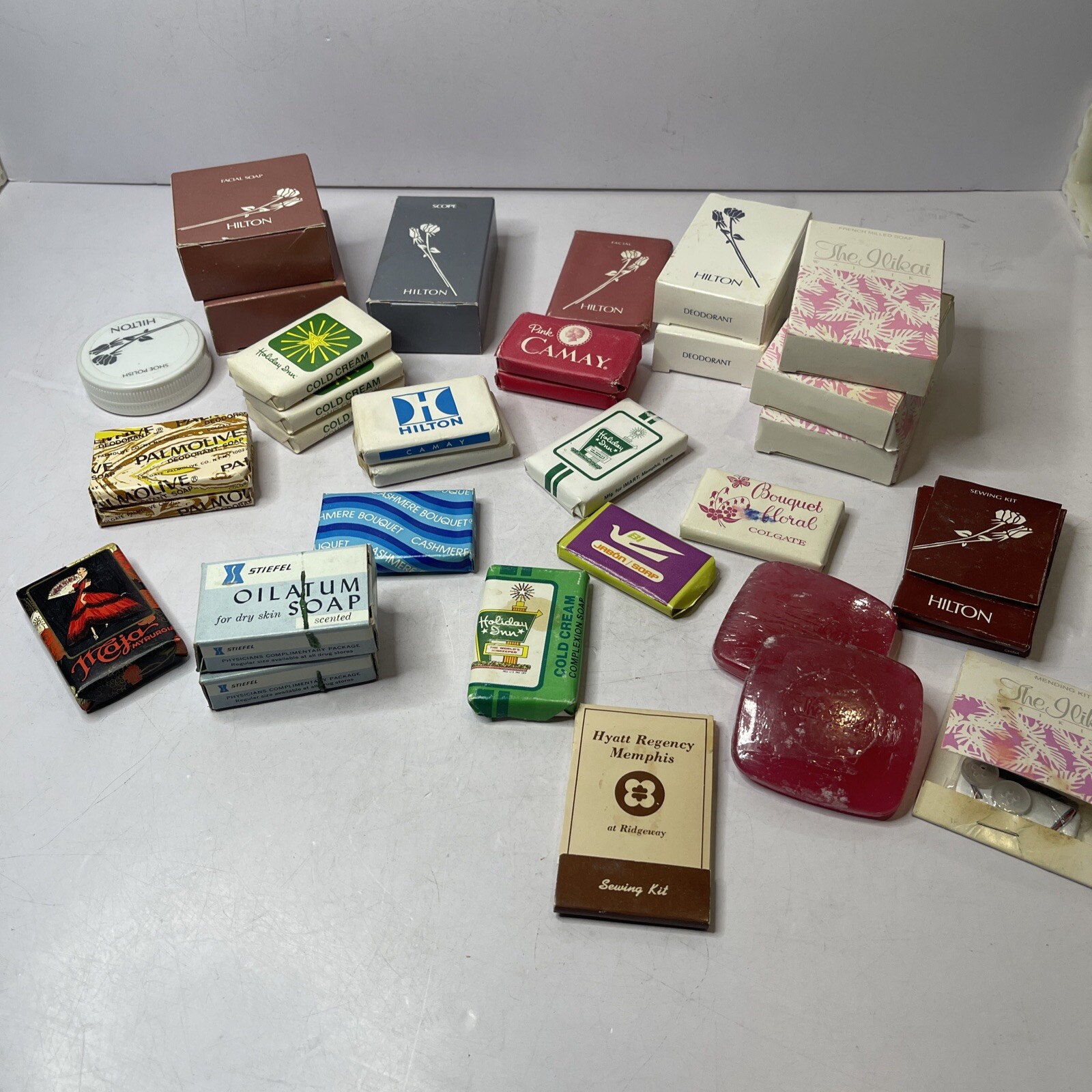 Lot of 28 Miscellaneous HOTEL SOAP BARS Travel Various Types – Brands – + Extras