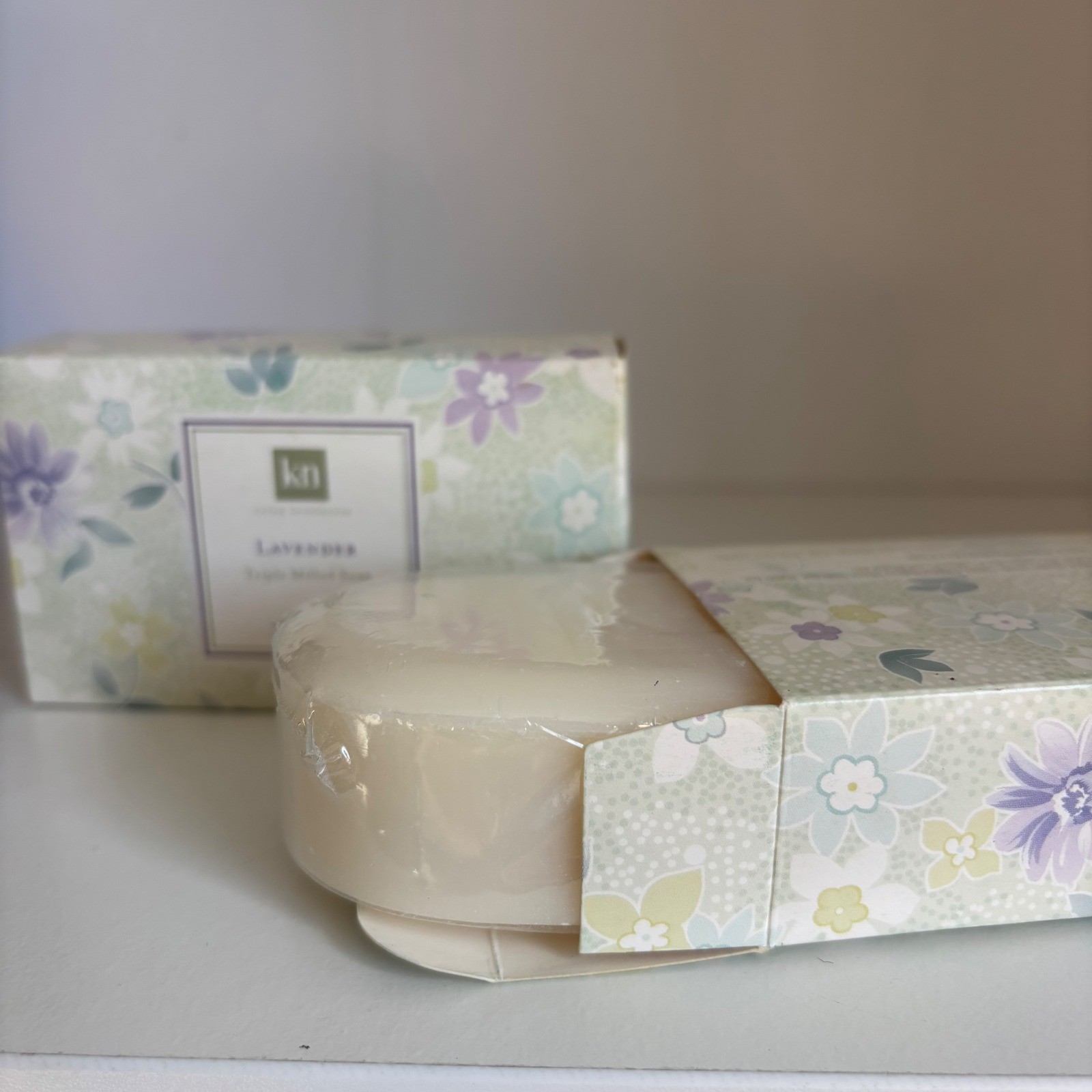 Karen Neuburger Lavender Triple Milled Soap Floral Set 2 New 5 oz each Full Size